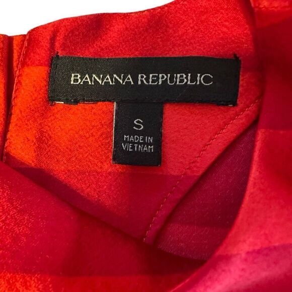 Banana Republic red and burgundy striped satin blouse - Picture 3 of 8